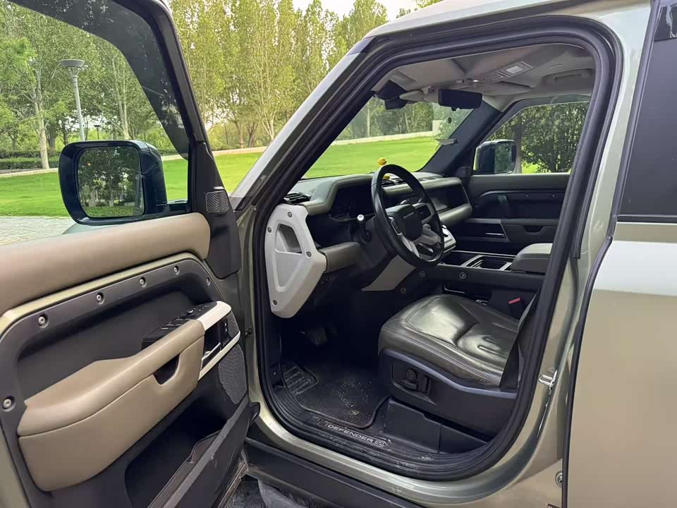 Land Rover guard