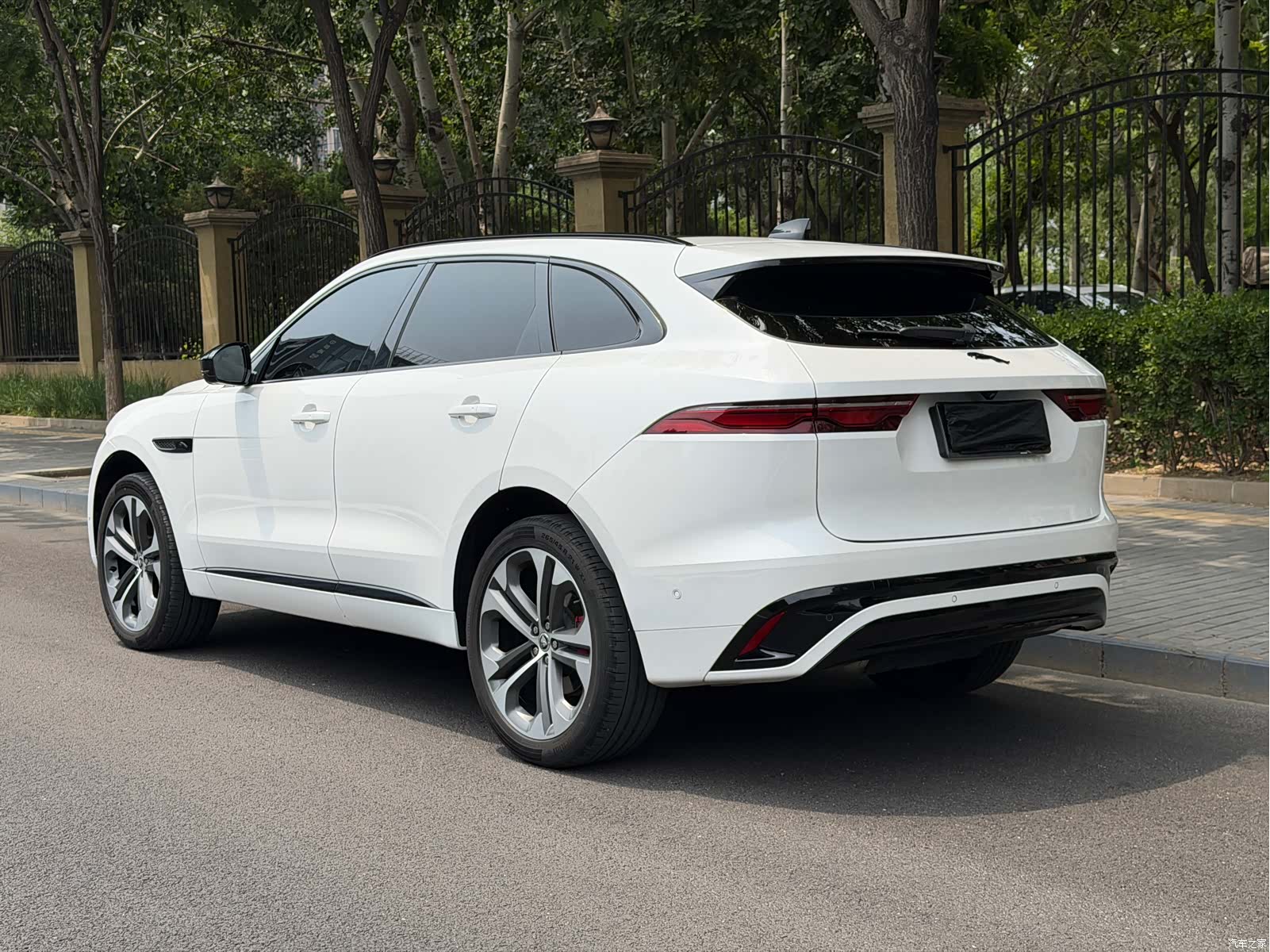 Jaguar F-PACE, 2024 все фото