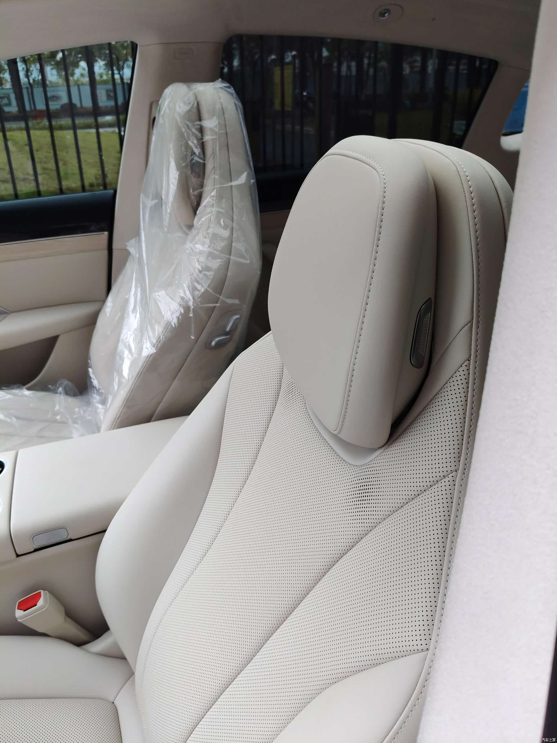 Luxeed R7, 2026 11