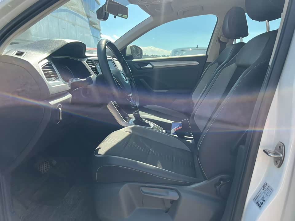 Volkswagen T-ROC exploring Songs