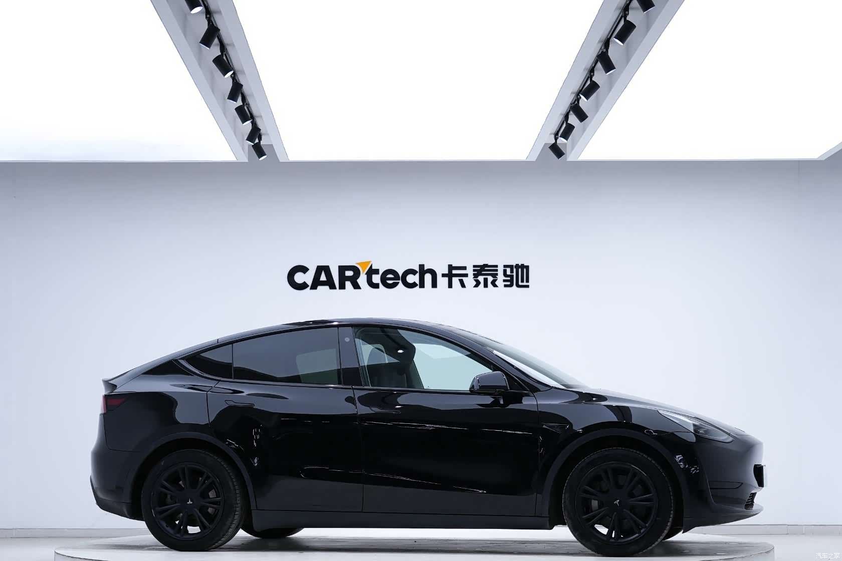Tesla Model Y, 2023 3