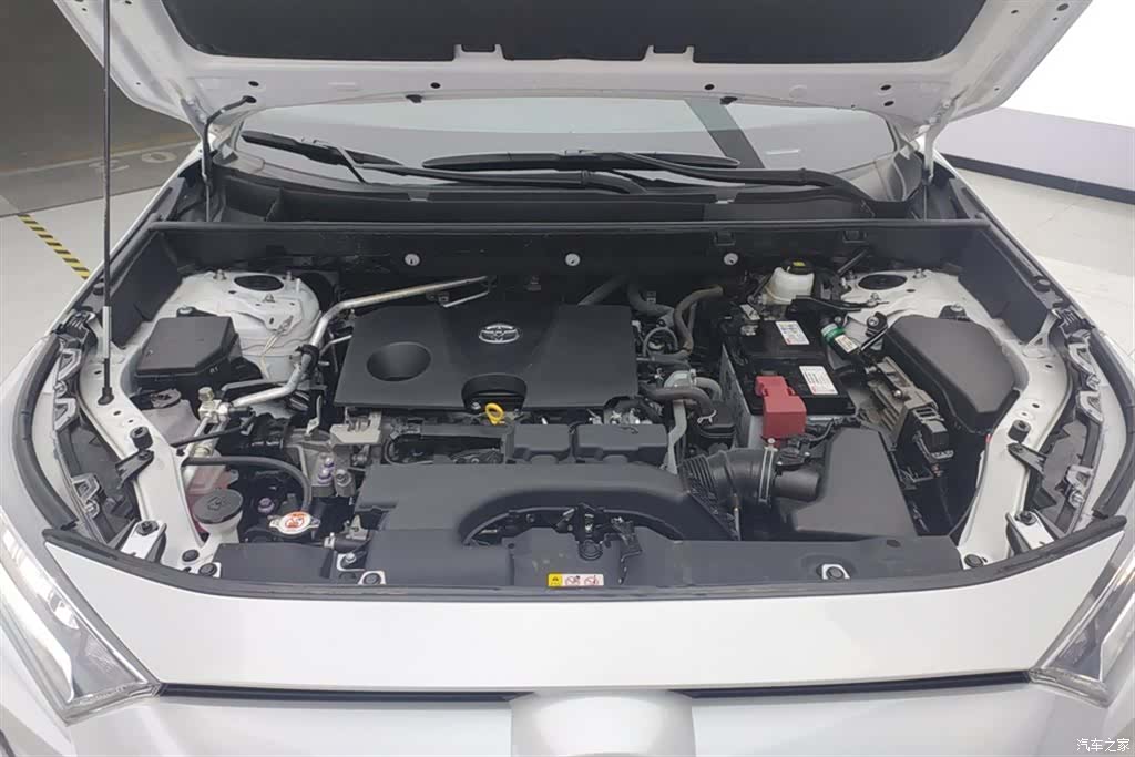 Toyota RAV4, 2022 10