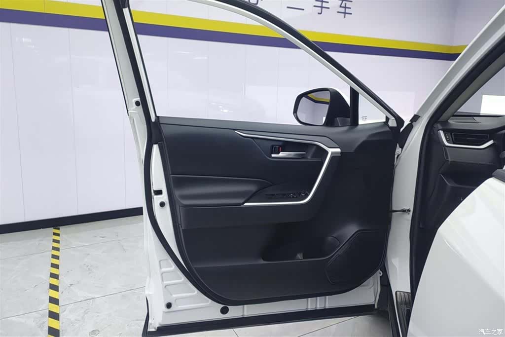 Toyota RAV4, 2022 7