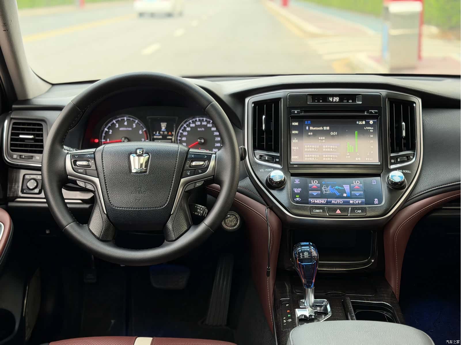 Toyota Crown, 2017 16
