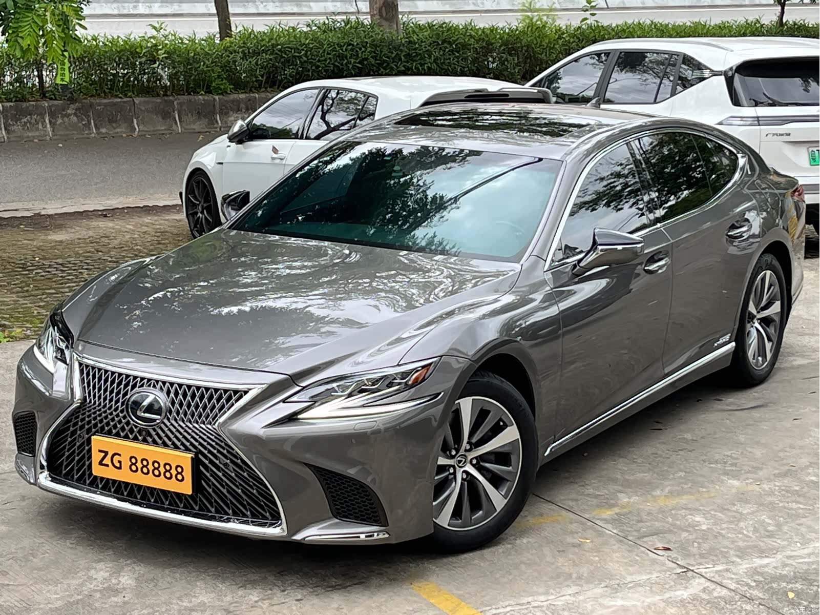 Lexus LS, 2019 1