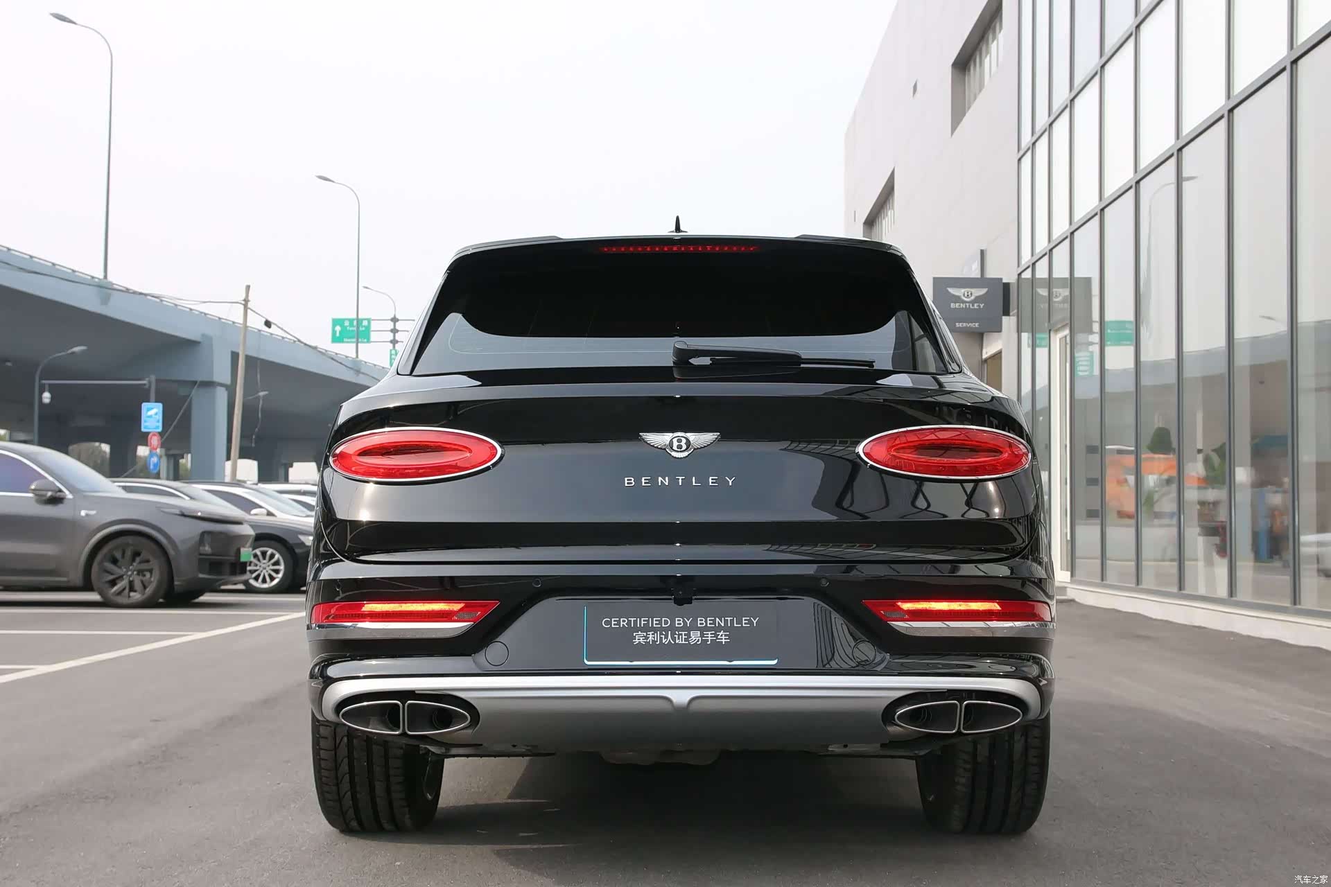 Bentley Bentayga, 2023 все фото