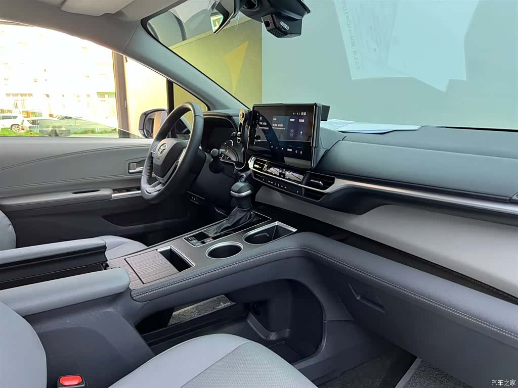 Toyota Granvia, 2024 19