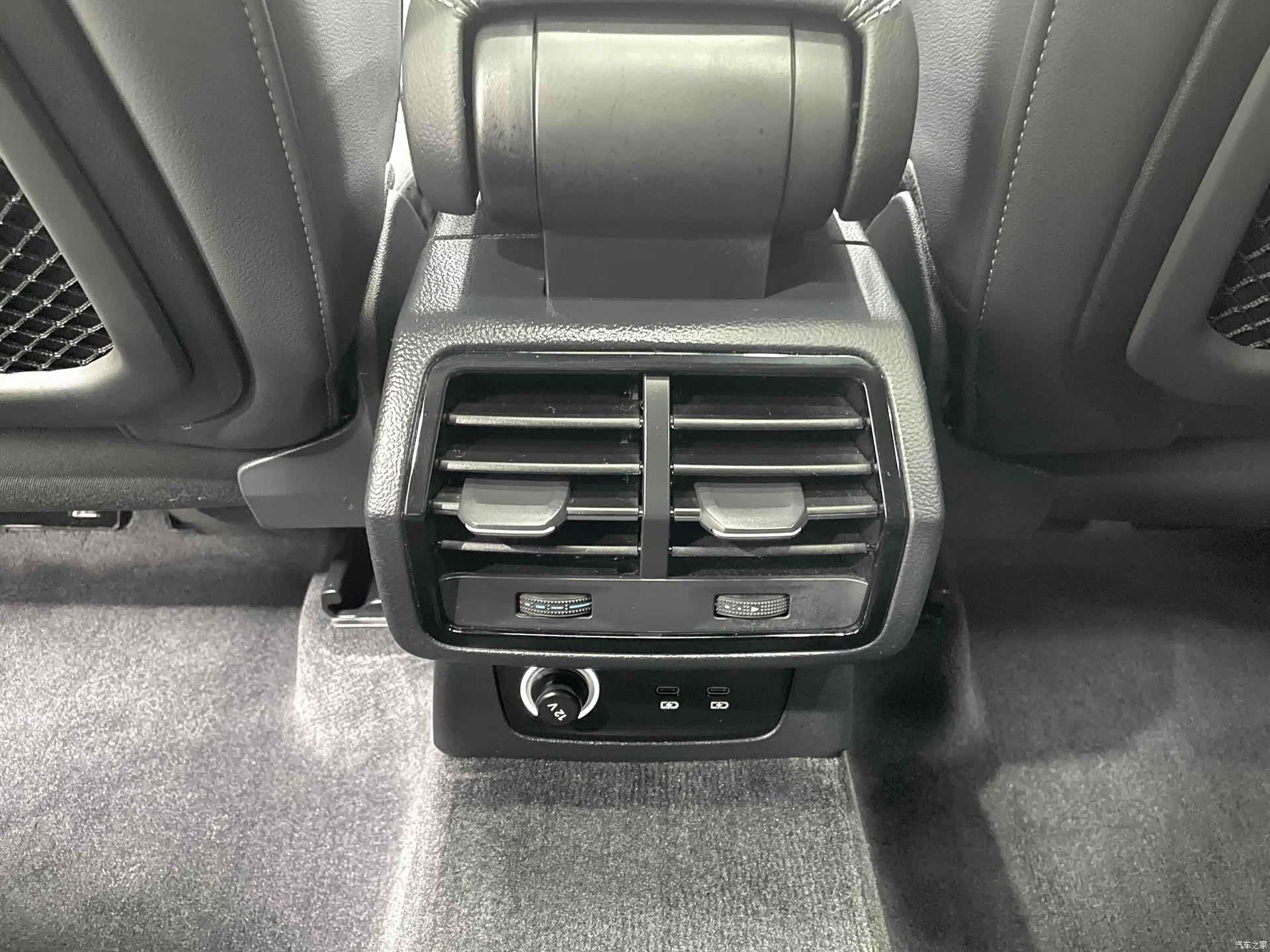 Audi Q3, 2022 11