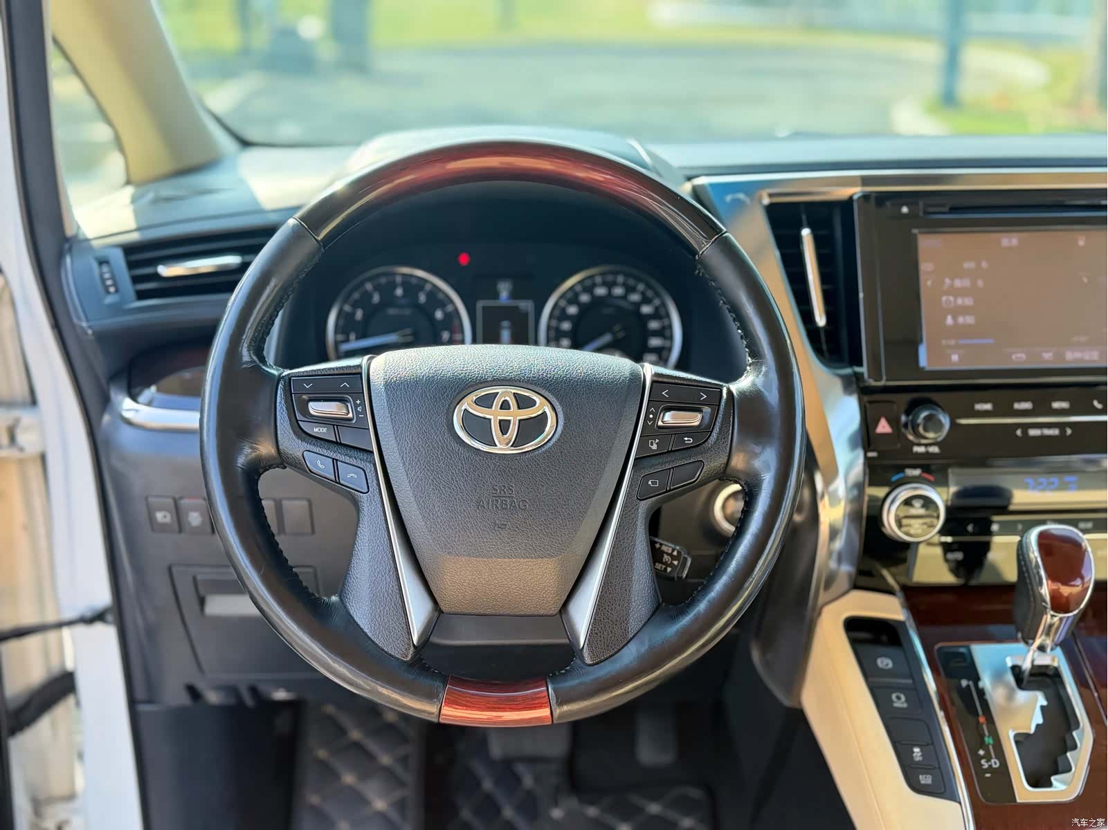 Toyota Alphard, 2017 13