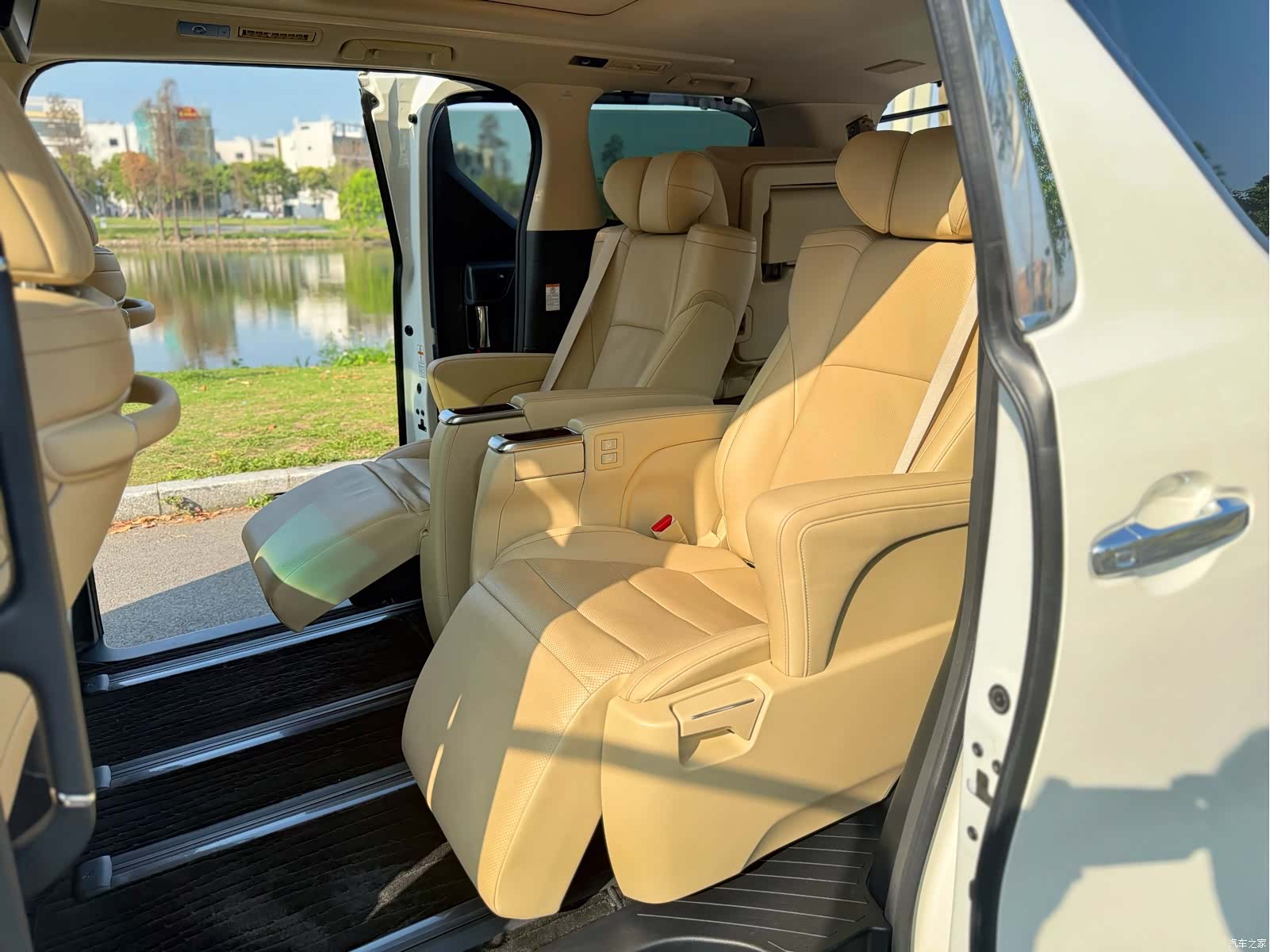 Toyota Alphard, 2017 8
