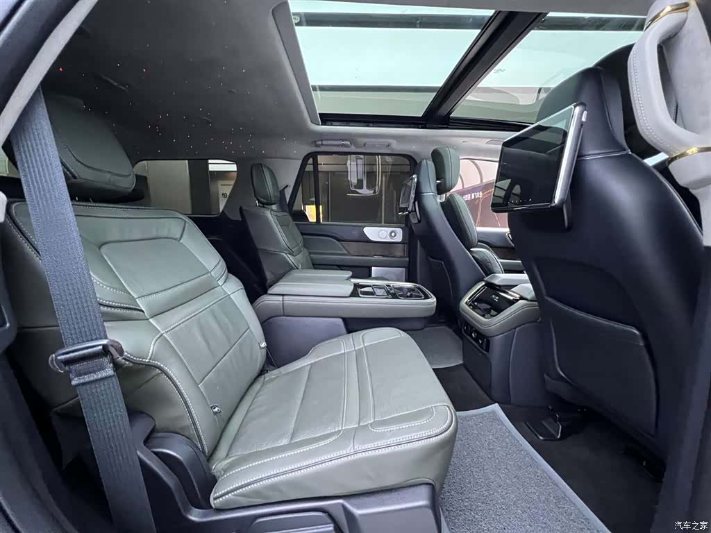 Lincoln Navigator, 2023 38