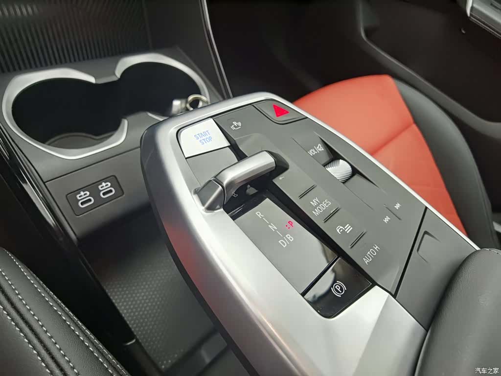 BMW iX1, 2025 13