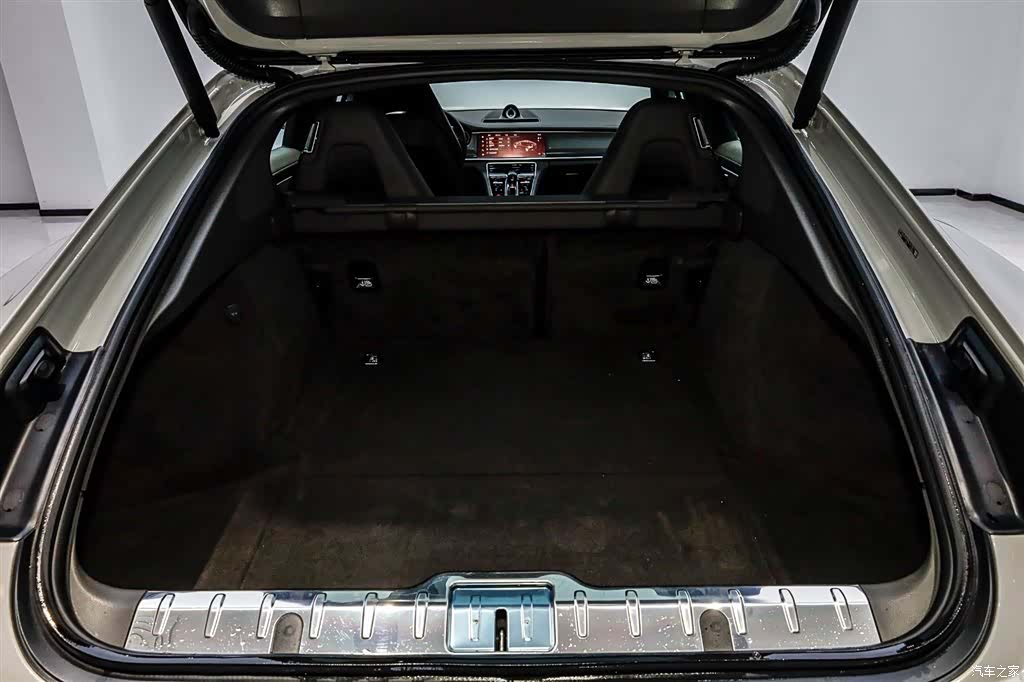 Porsche Panamera, 2022 2