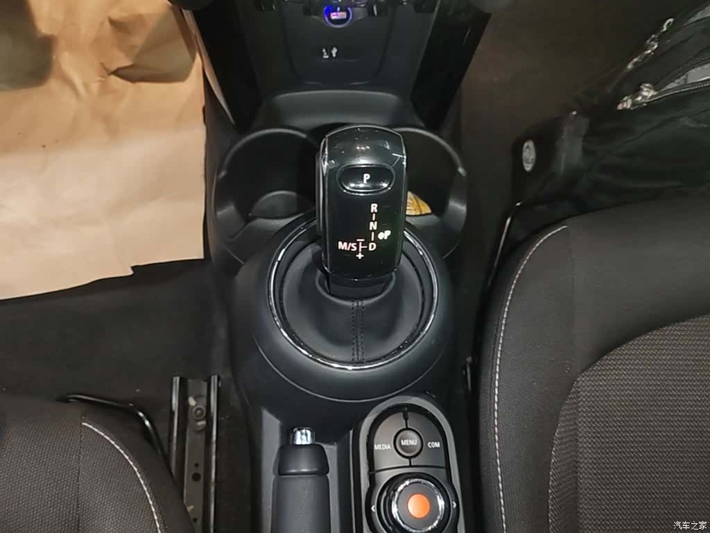 Mini ONE, 2019 14