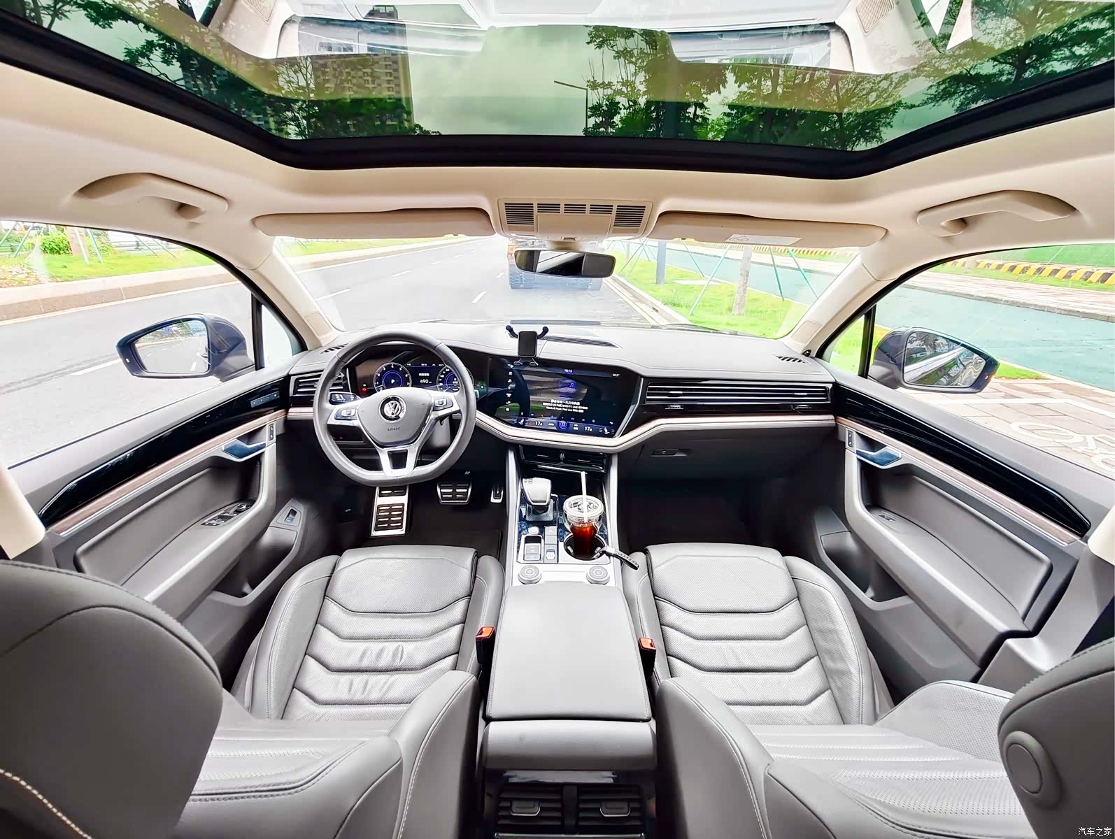 Volkswagen Touareg, 2019 все фото