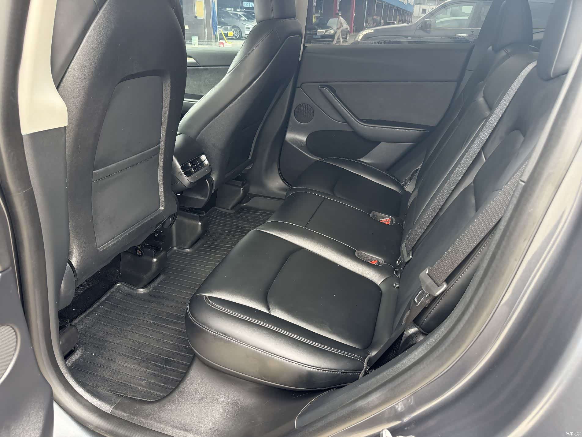 Tesla Model Y, 2022 13