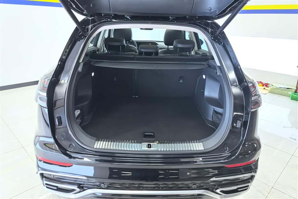 Hongqi HS5, 2024 4