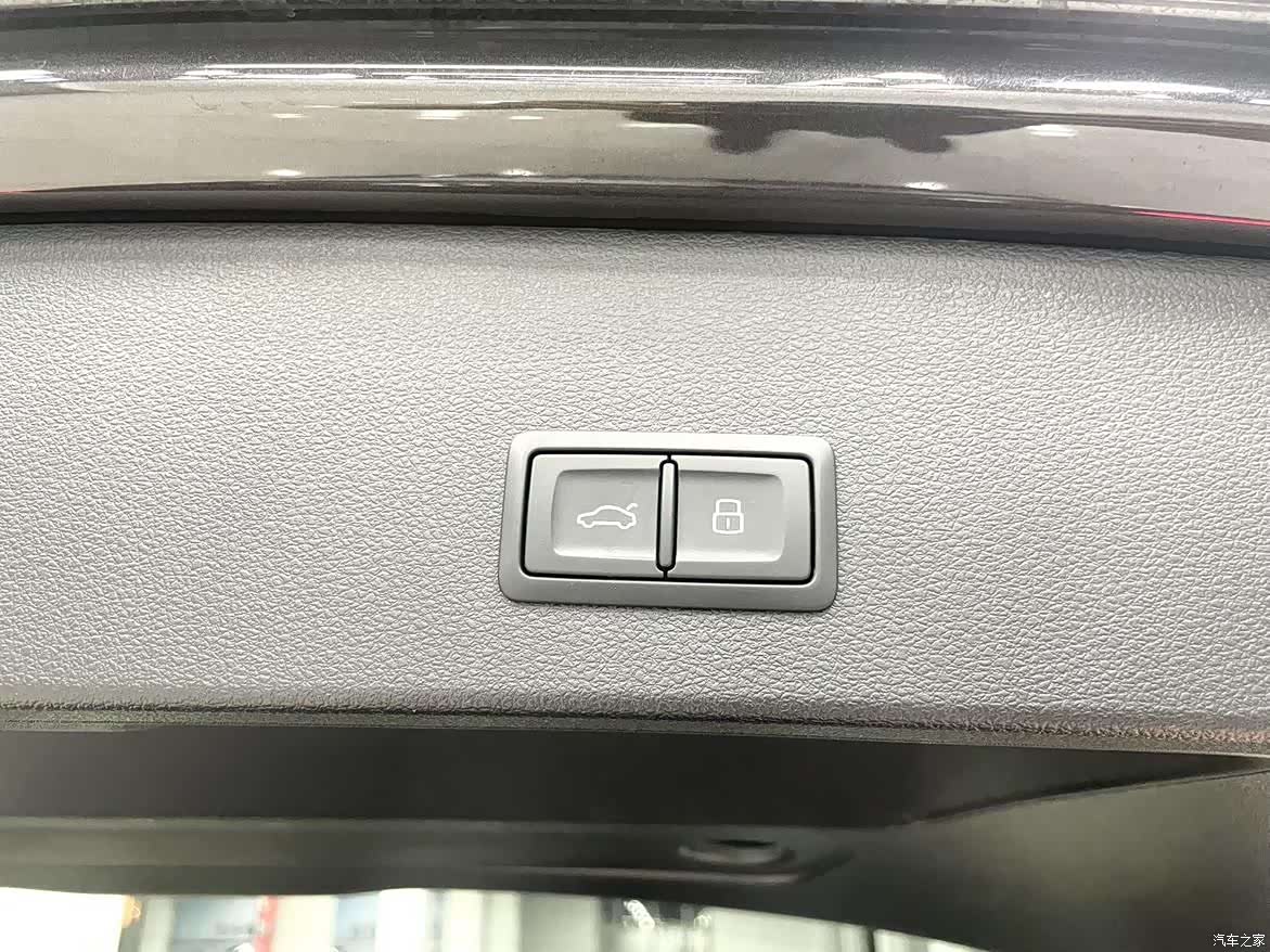 Audi Q2L, 2023 14