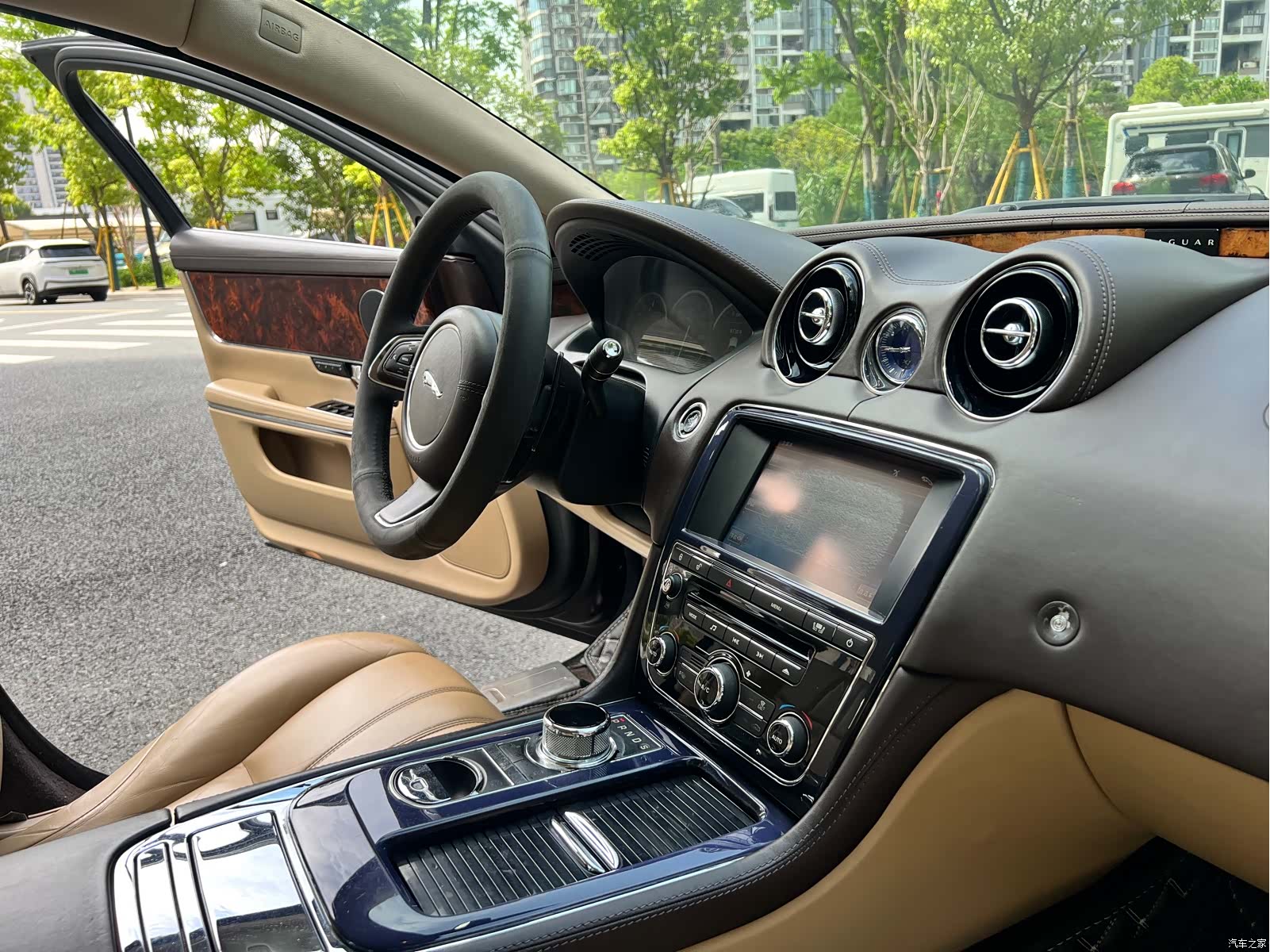 Jaguar XJ, 2011 16