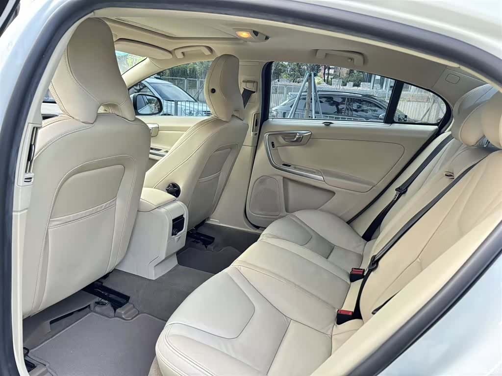 Volvo S60, 2014 9