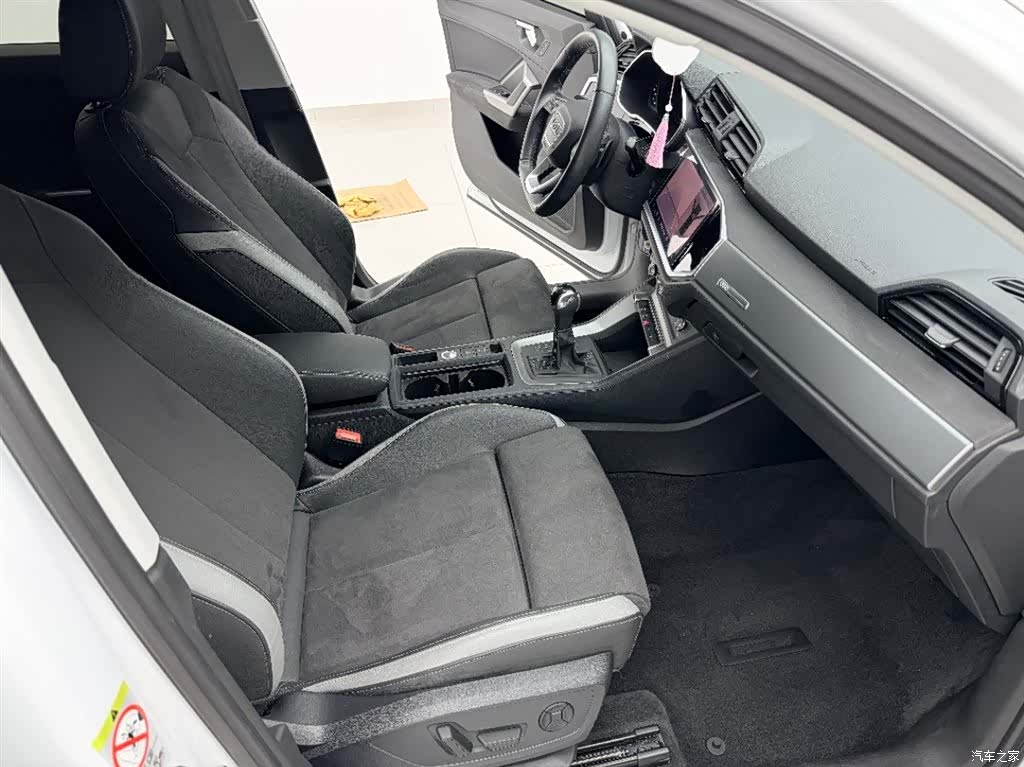 Audi Q3, 2022 4