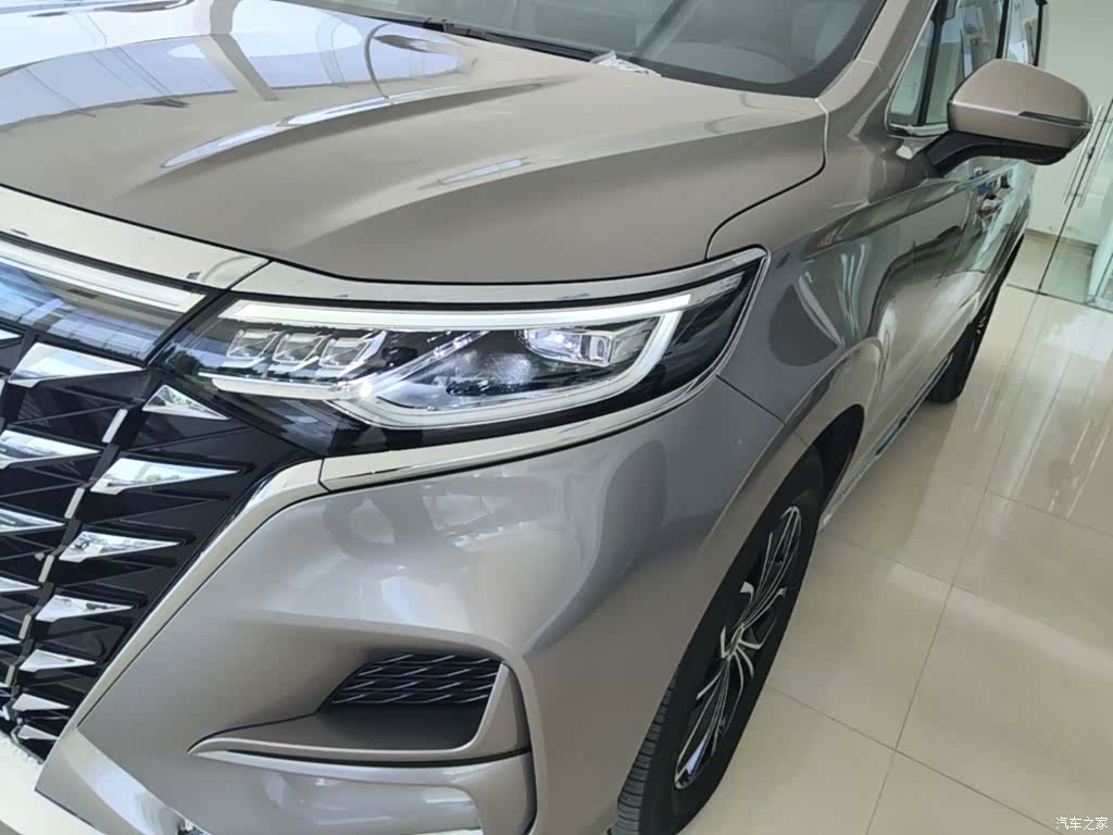 Roewe iMAX8, 2025 24