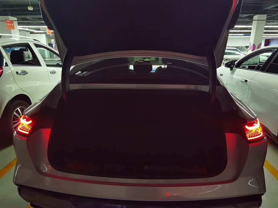 Geely Galaxy Galaxy E8