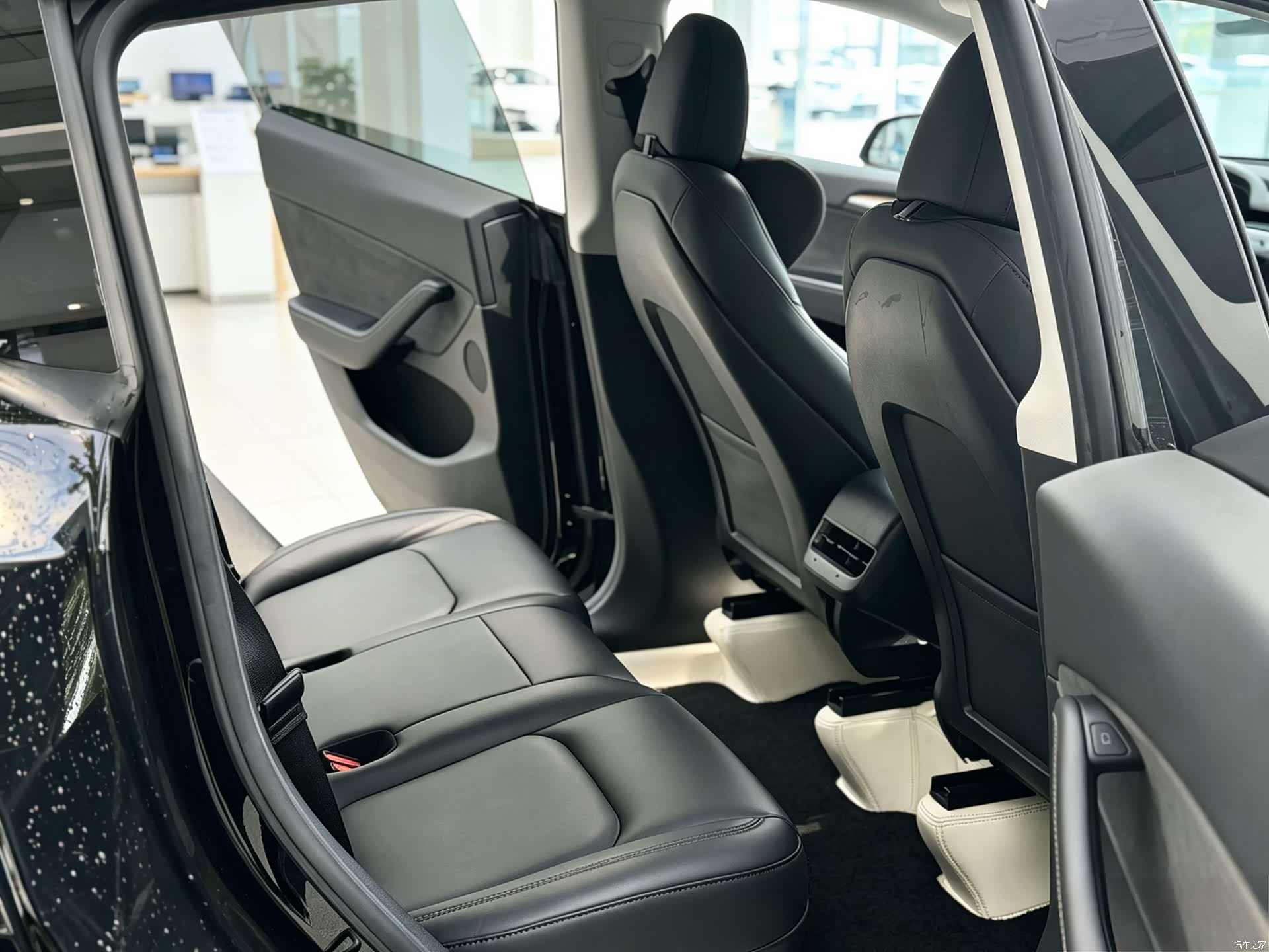 Tesla Model Y, 2023 9