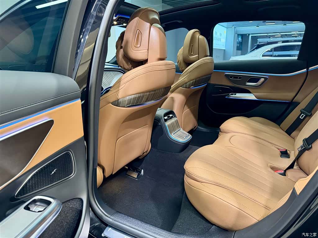 Mercedes-Benz E-Class, 2025 20