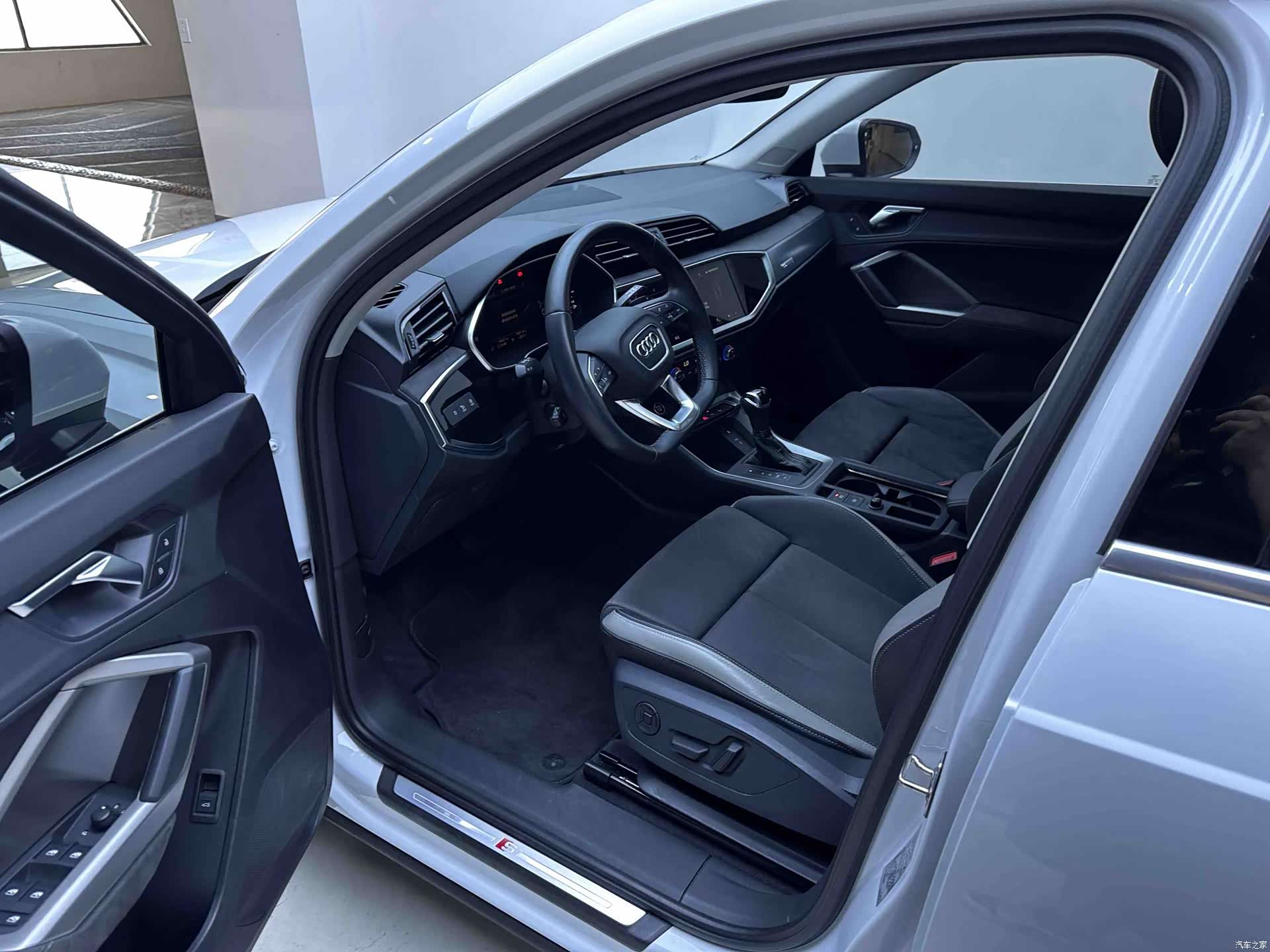 Audi Q3, 2023 10