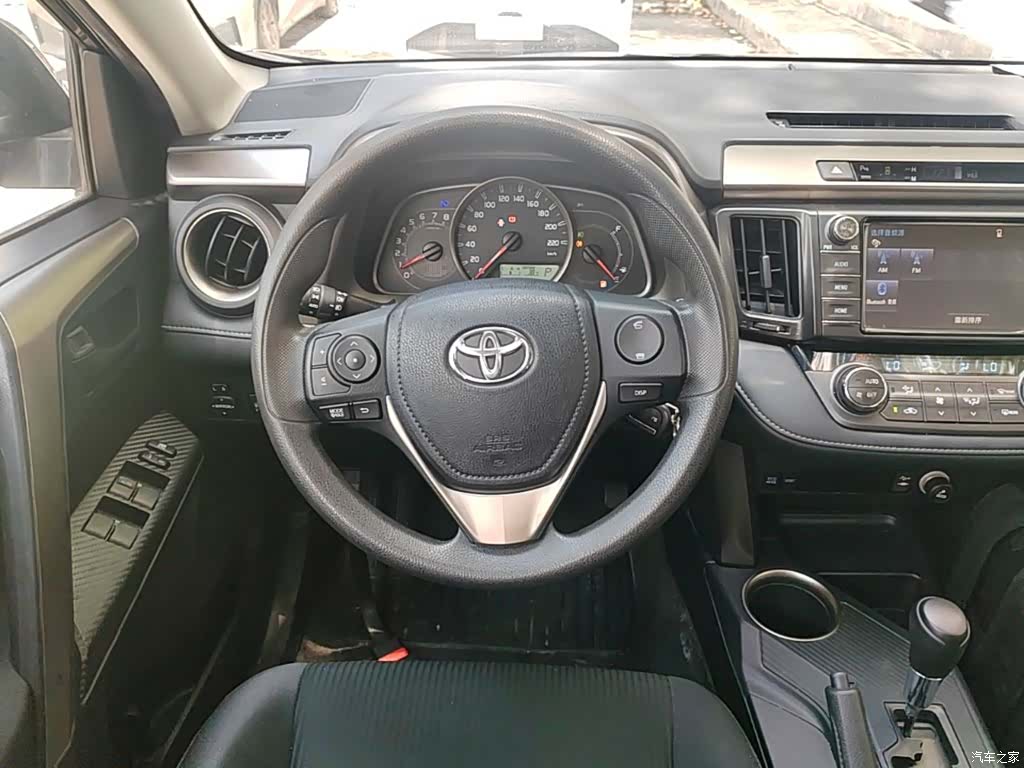 Toyota RAV4, 2015 11