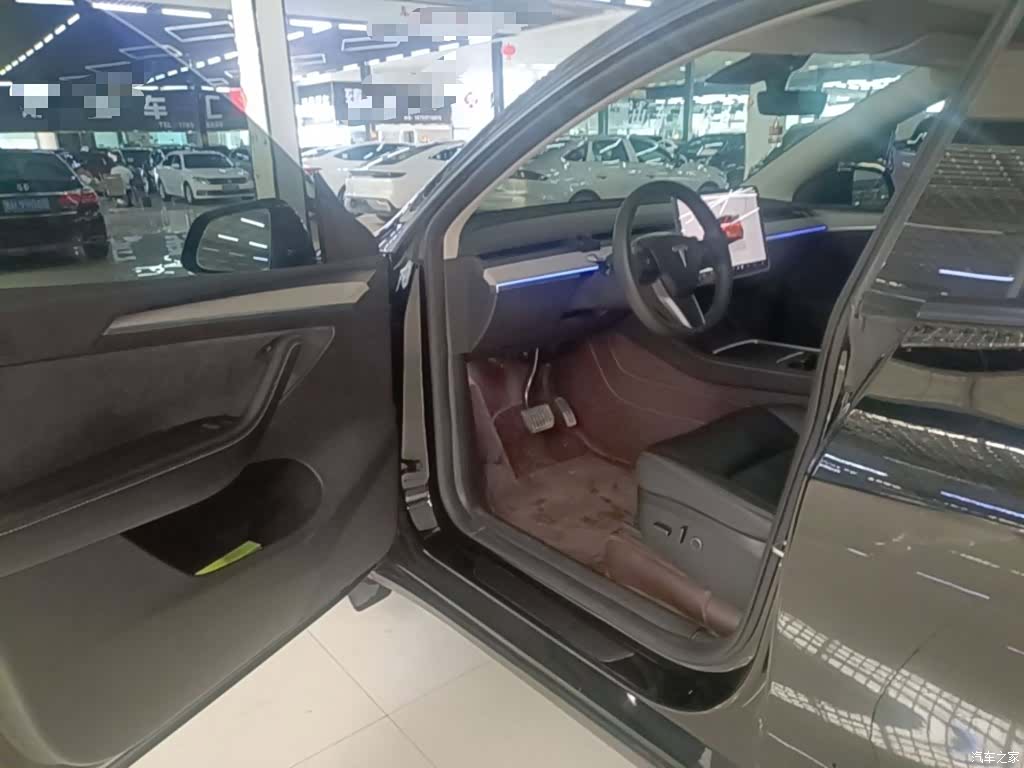 Tesla Model Y, 2023 16
