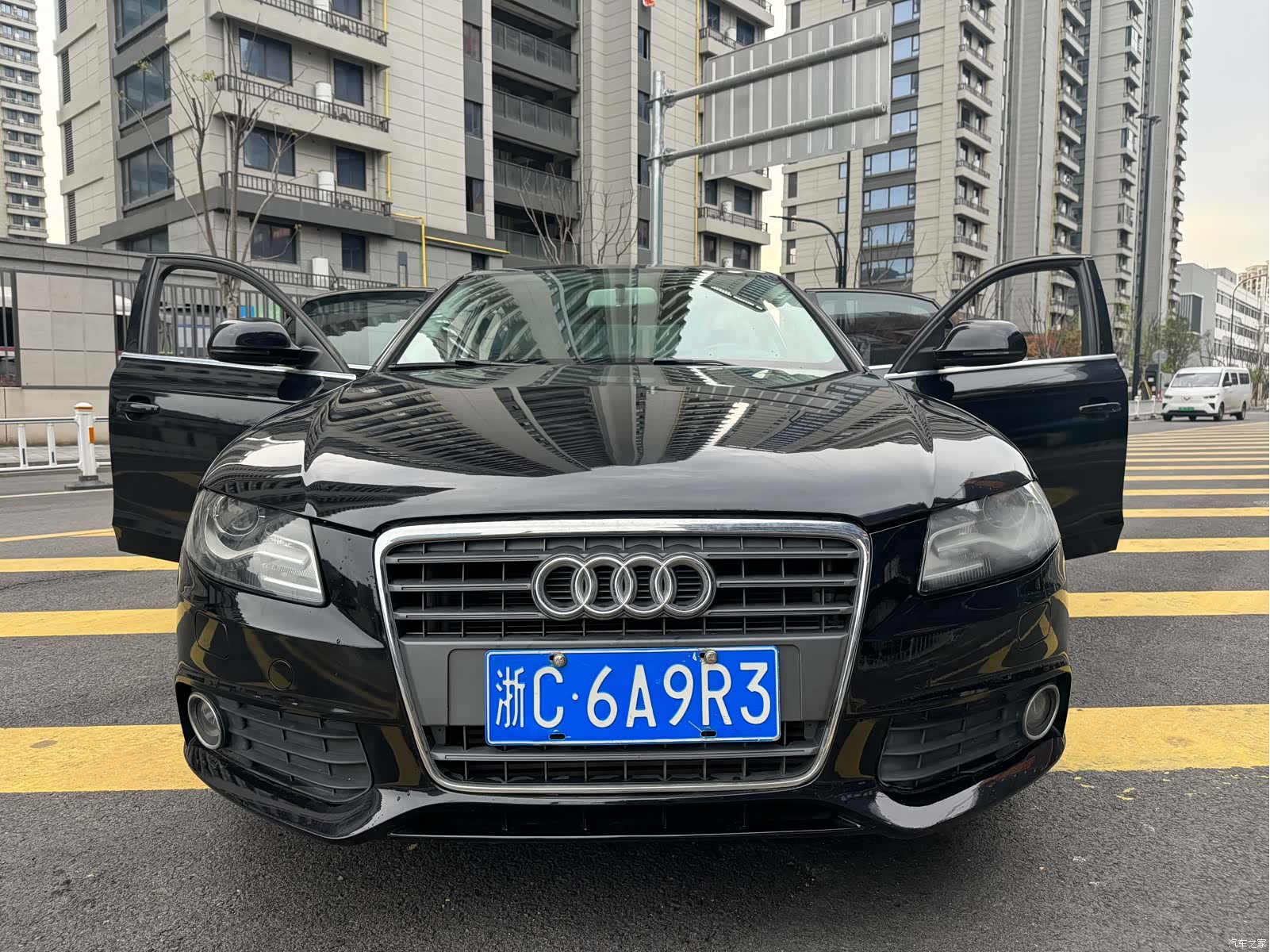 Audi A4L, 2011 1