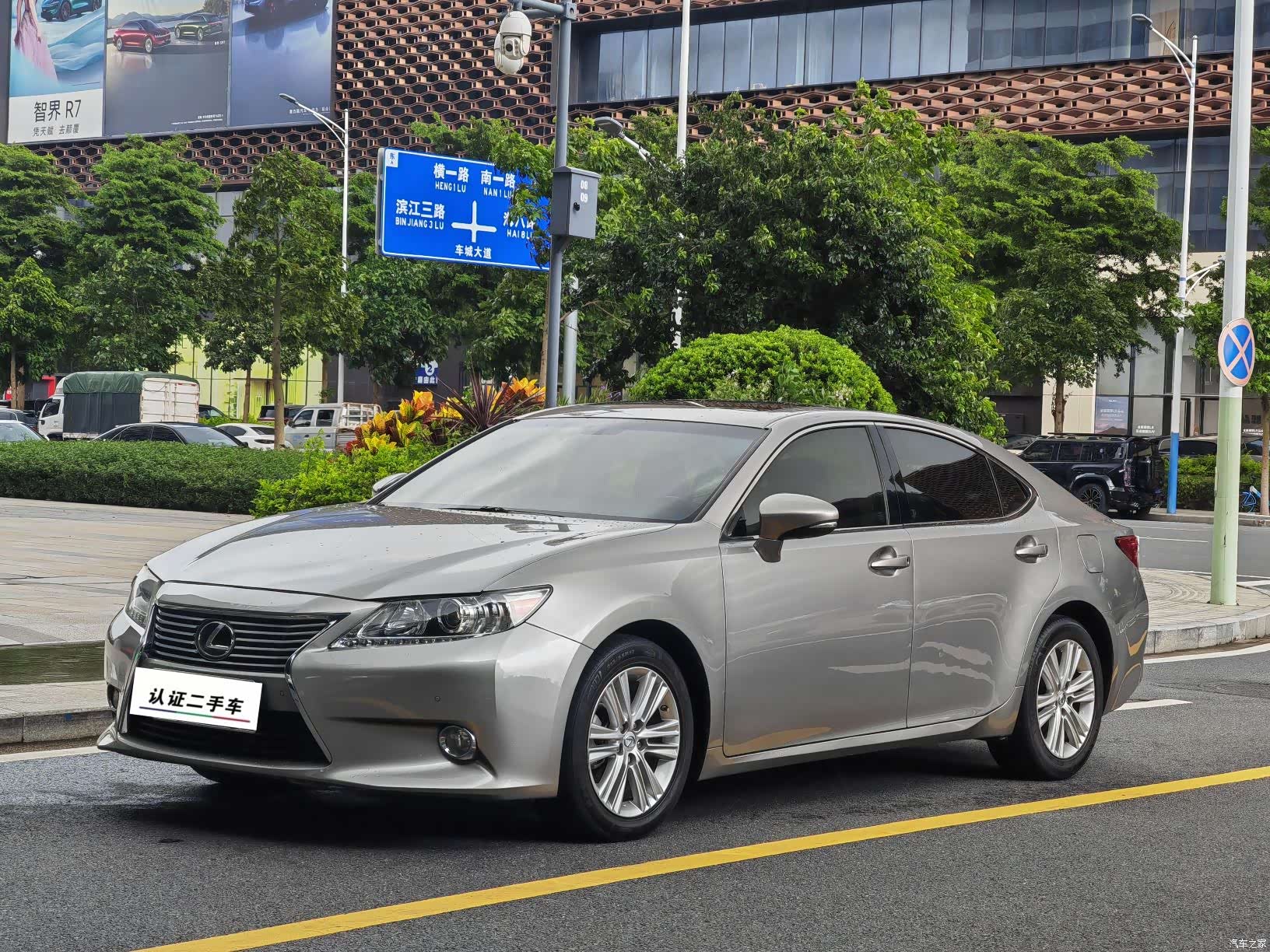 Lexus ES