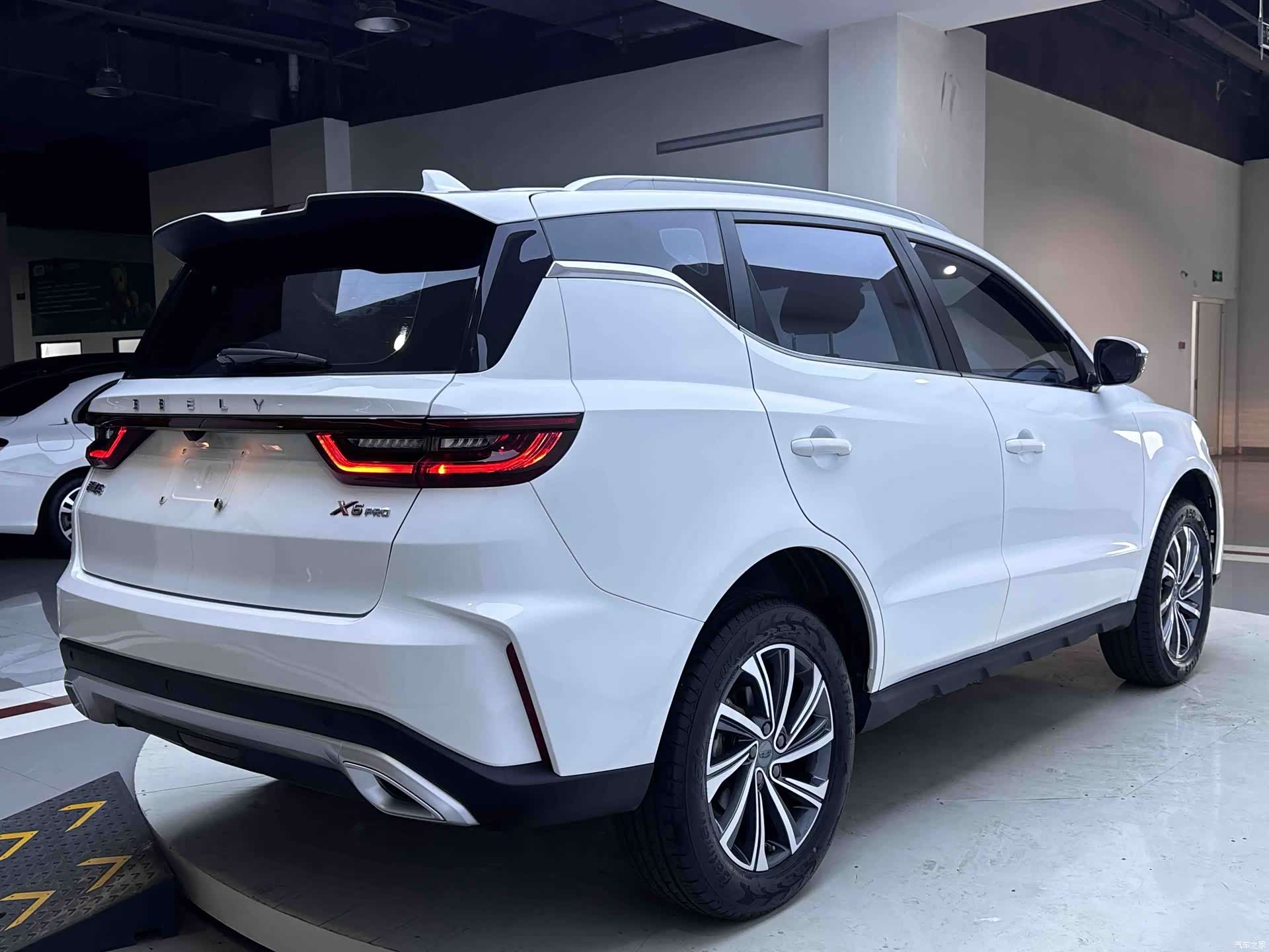 Geely X6, 2022 6