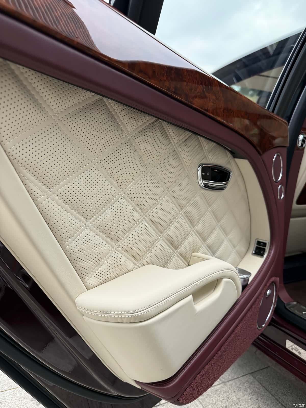 Bentley Mulsanne, 2012 8