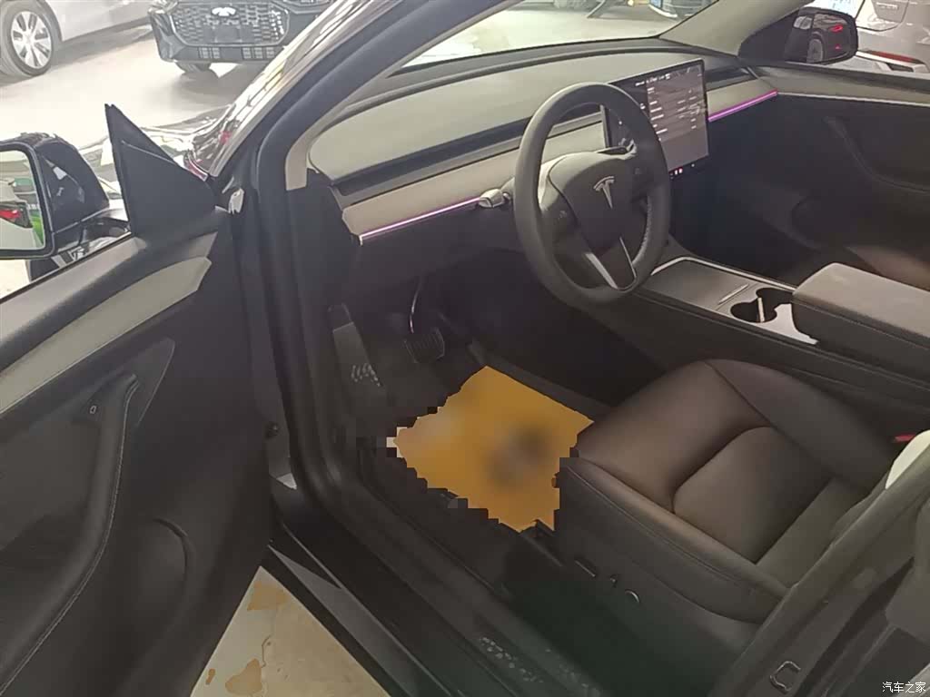 Tesla Model Y, 2024 16