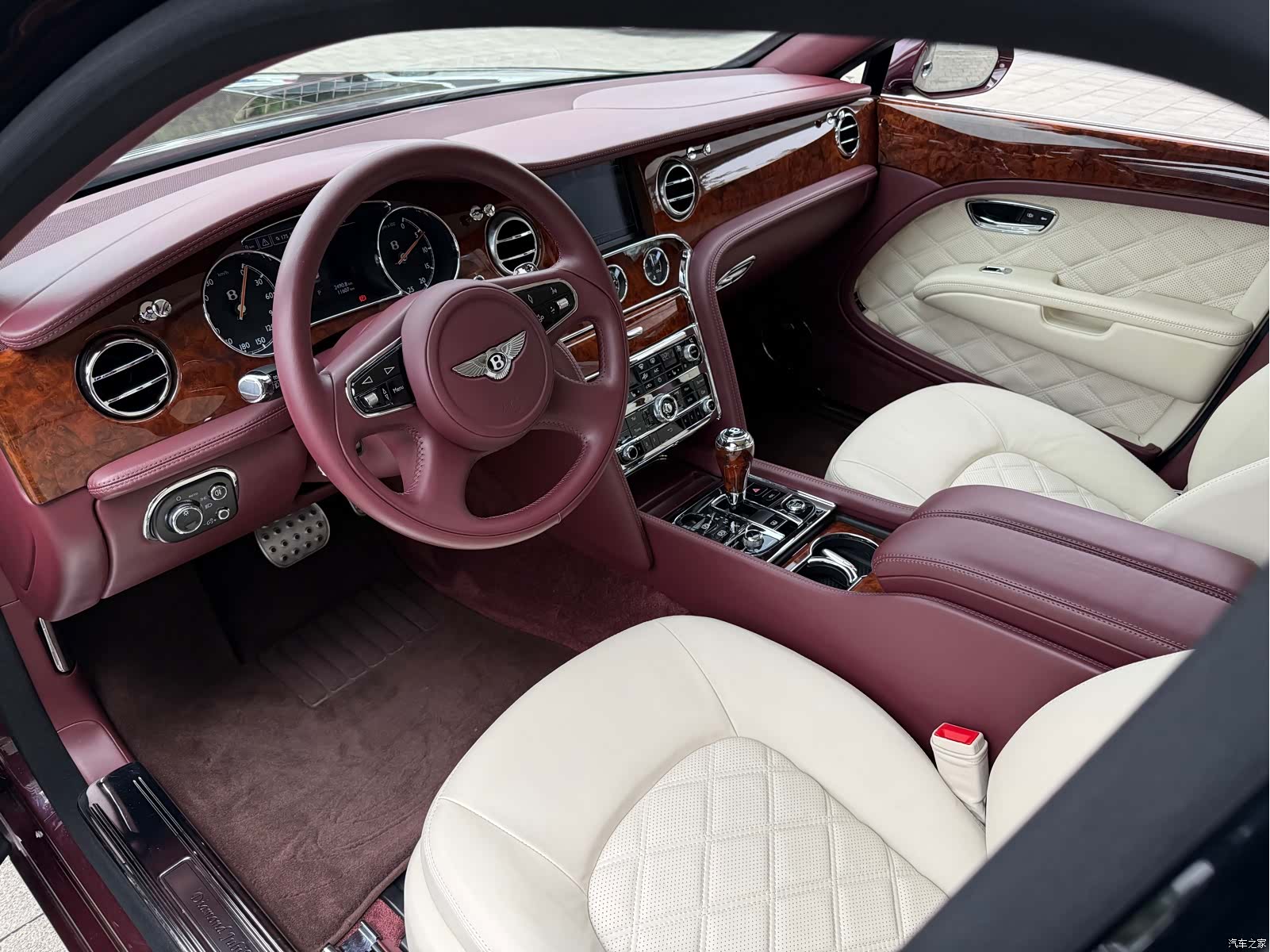 Bentley Mulsanne, 2012 3