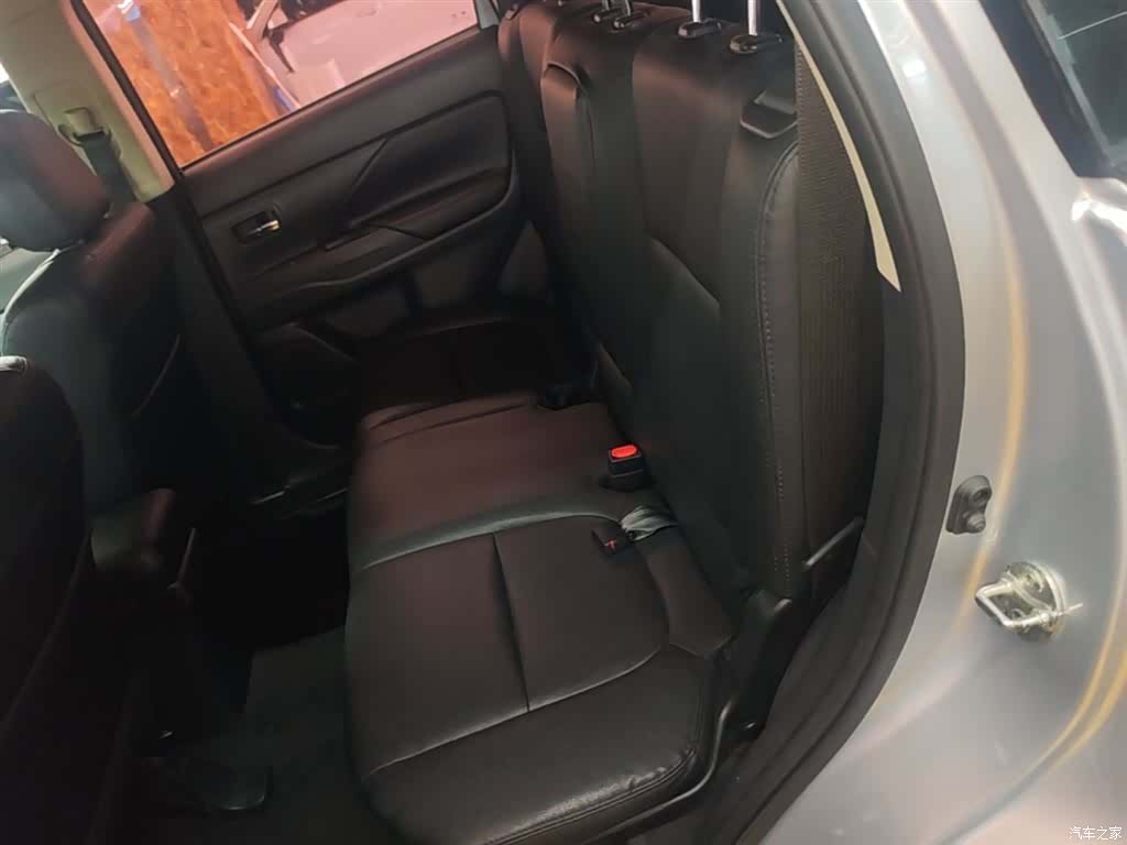 Mitsubishi Outlander, 2018 17