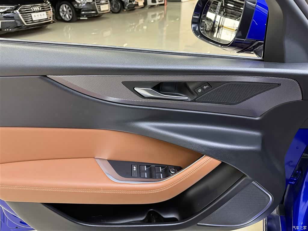 Land Rover XEL, 2020 14