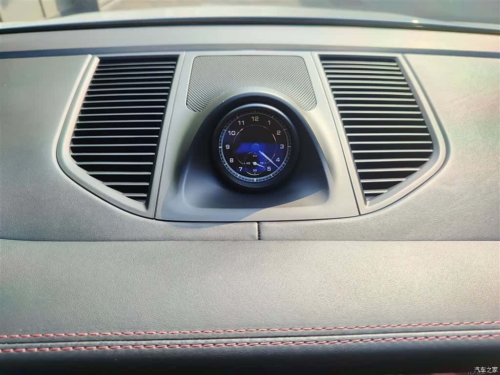 Porsche Macan, 2022 11