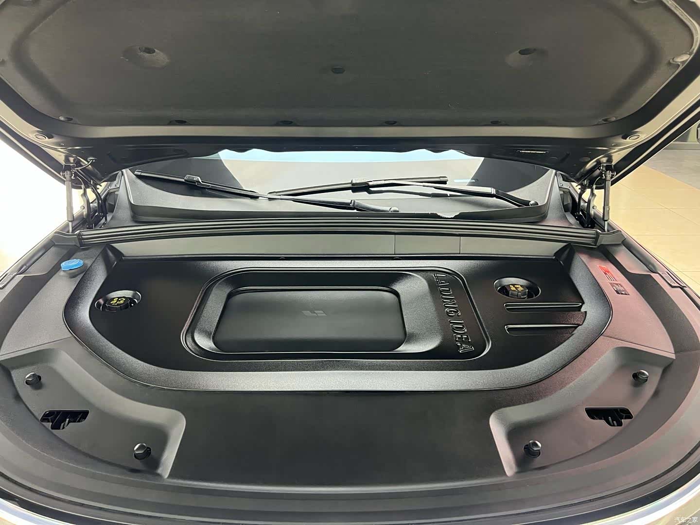 Li Auto L9, 2023 25
