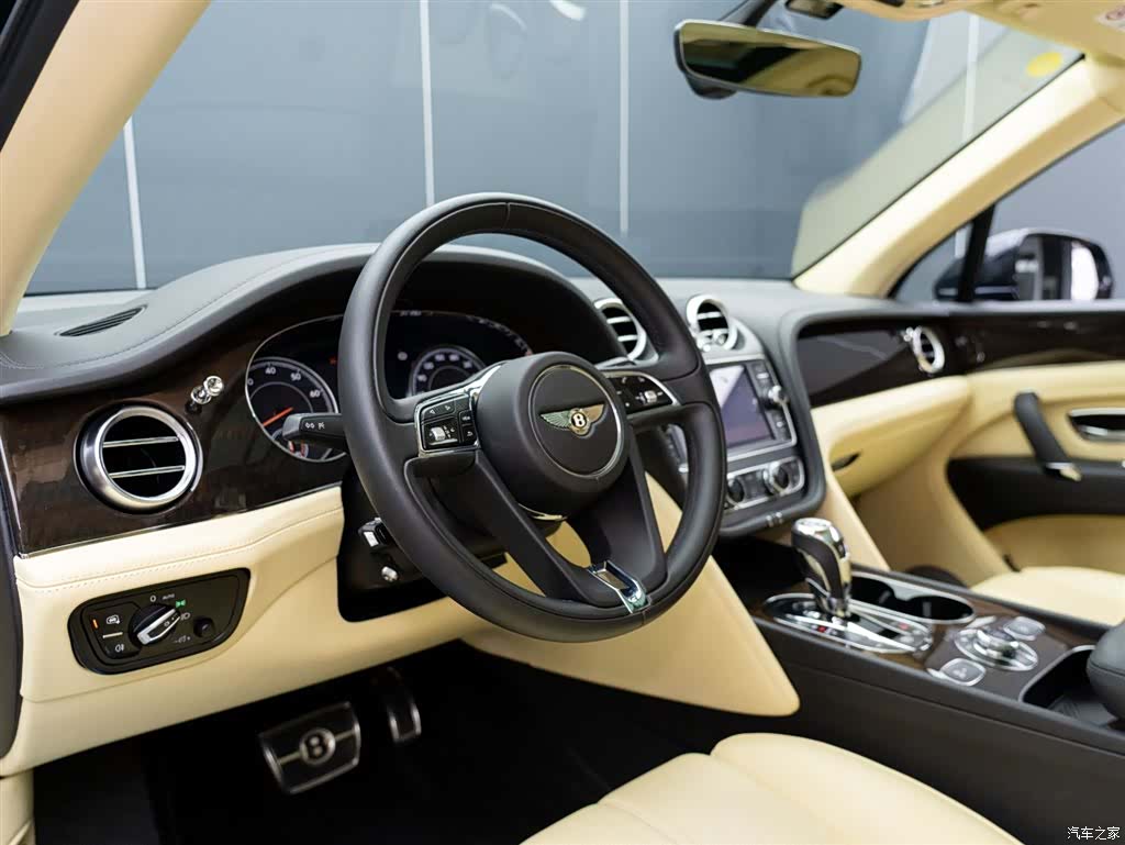 Bentley Bentayga, 2020 13