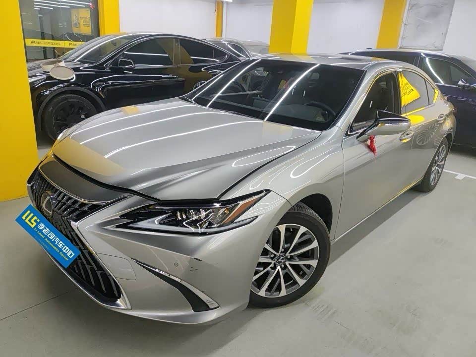 Lexus ES 2022 300h