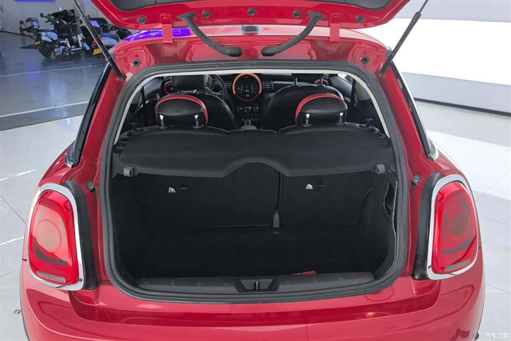 Mini ONE, 2019 4