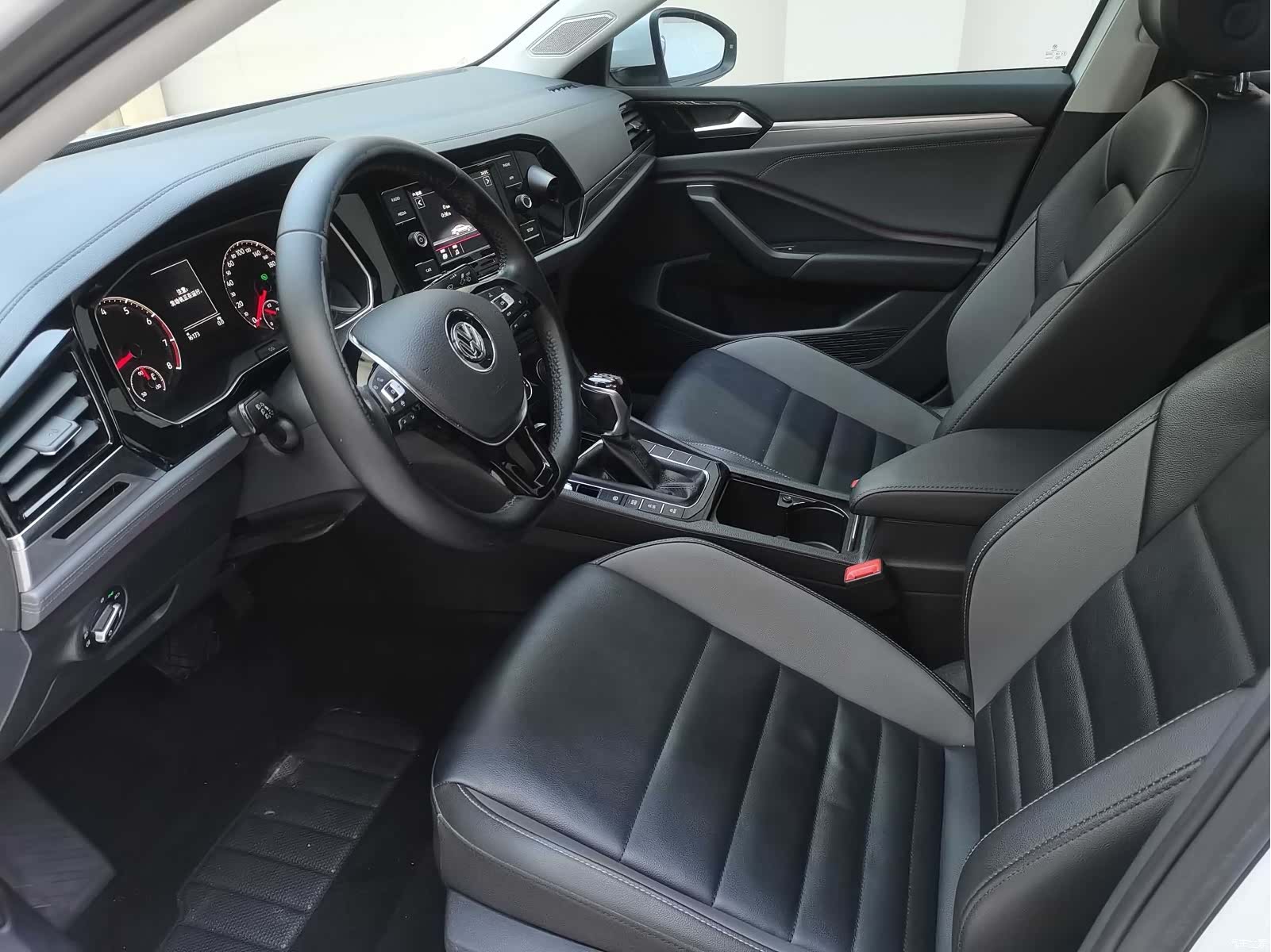 Volkswagen Sagitar, 2020 7