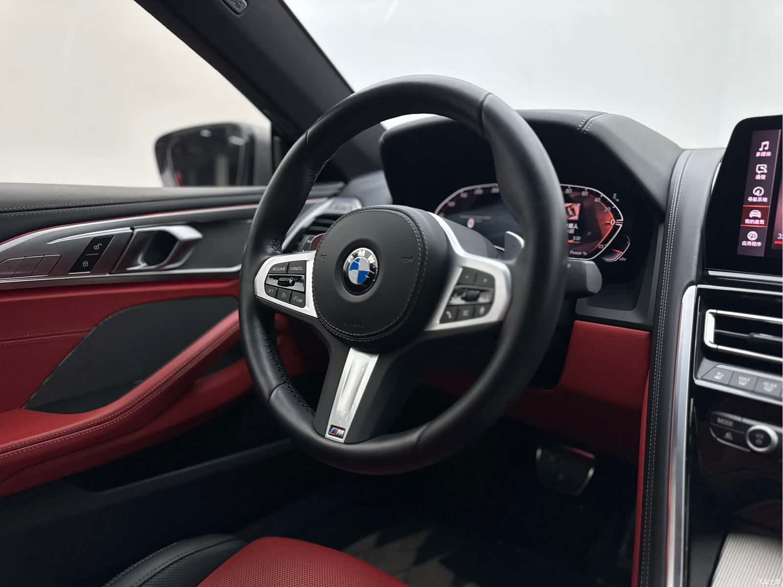 BMW 8 Series, 2025 11