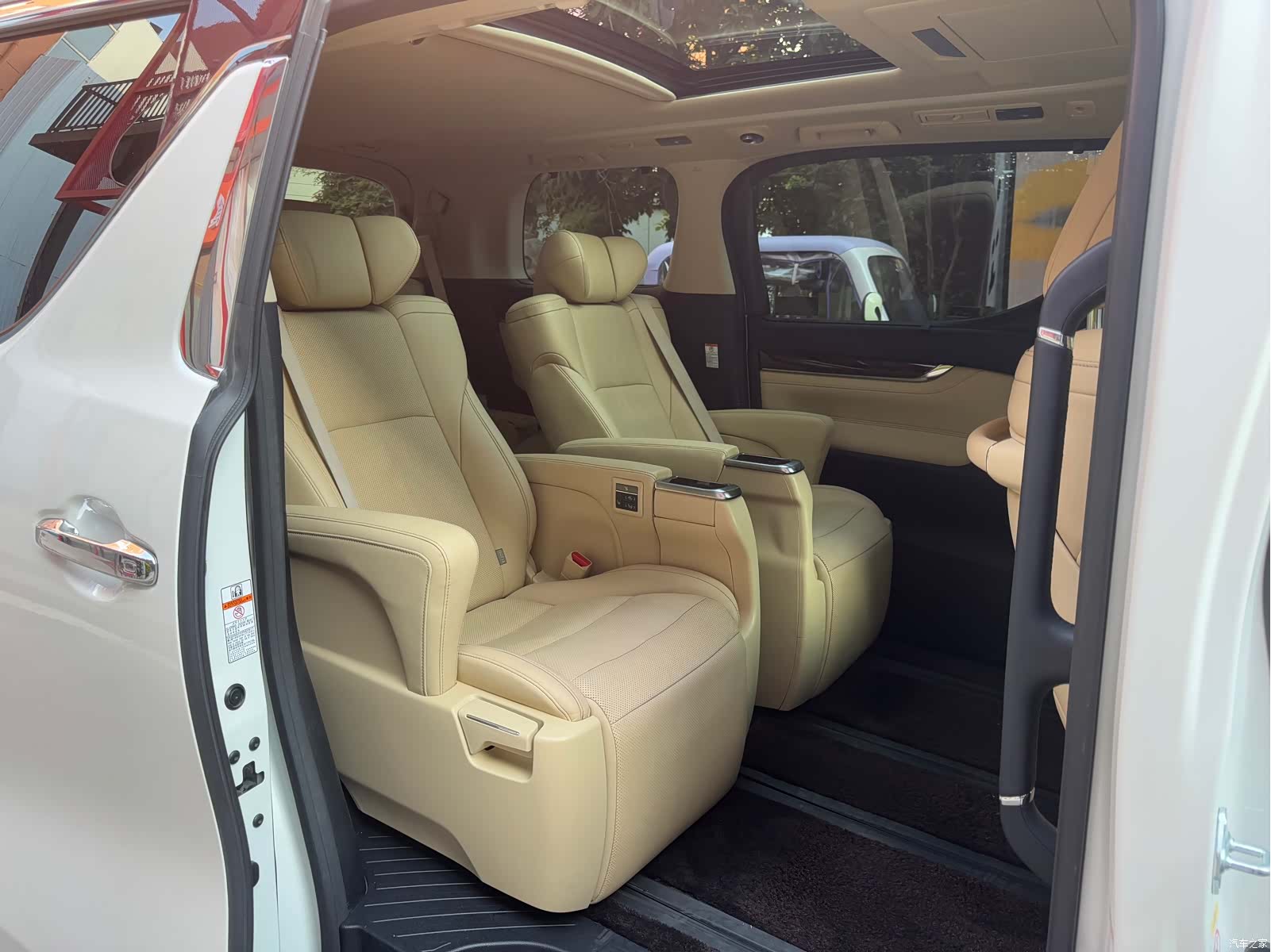Toyota Alphard, 2019 10