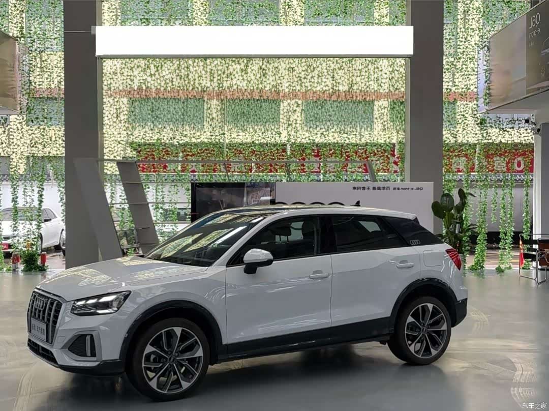 Audi Q2L, 2024 1