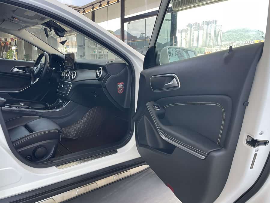 Mercedes-Benz GLA 2017, фото 15